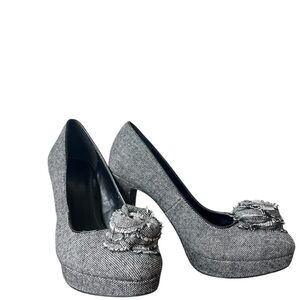 Le Chateau tweed platform heels gray black bouclé flower accent high heel 4”